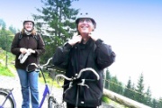 Patricia Nyffenegger organisierte die Reise - Thomas Heid, Dirigent der JMRS (fast) bereit.