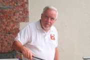 Das letzte St�ck wird gespielt. Bis dann m�ssen die Grilladen parat sein...
